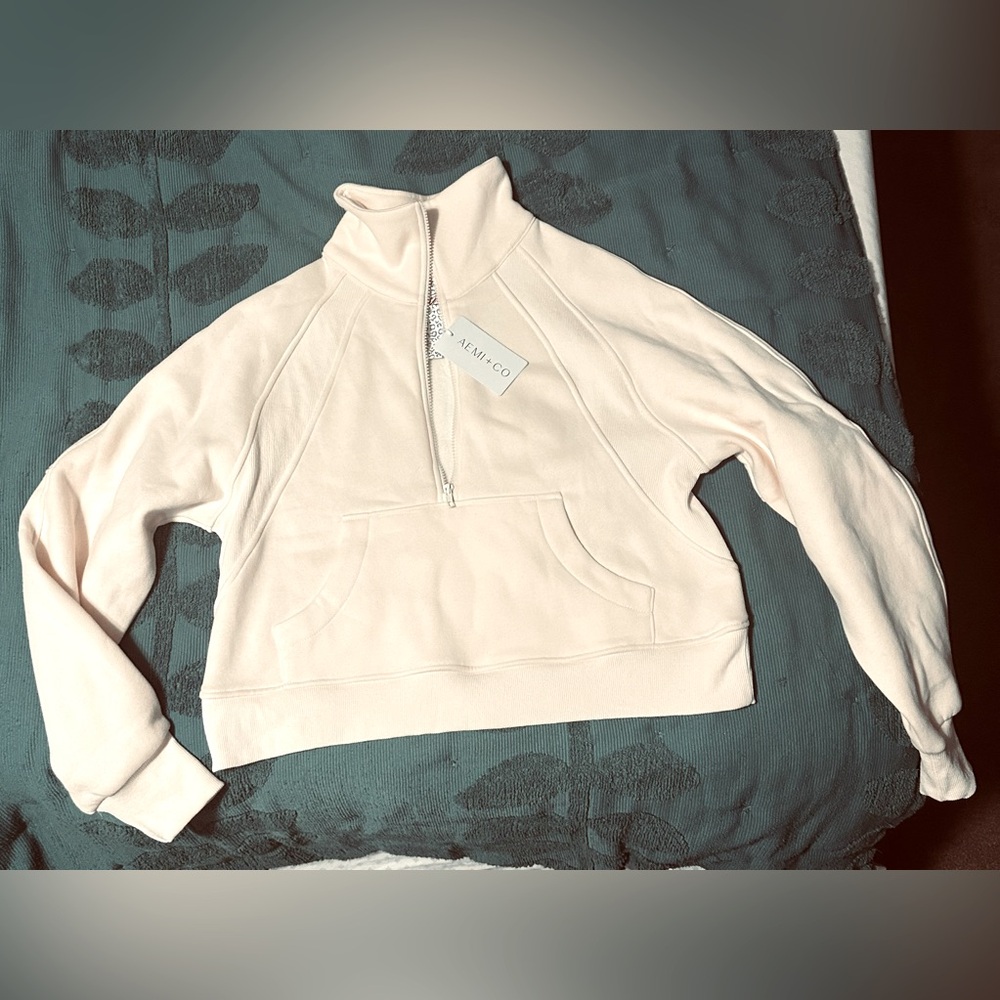 Aemi+Co Cropped Pullover